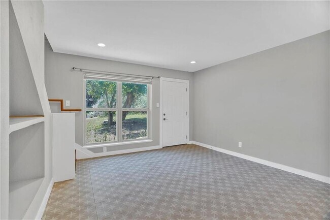 Building Photo - 2000 Lightsey Rd