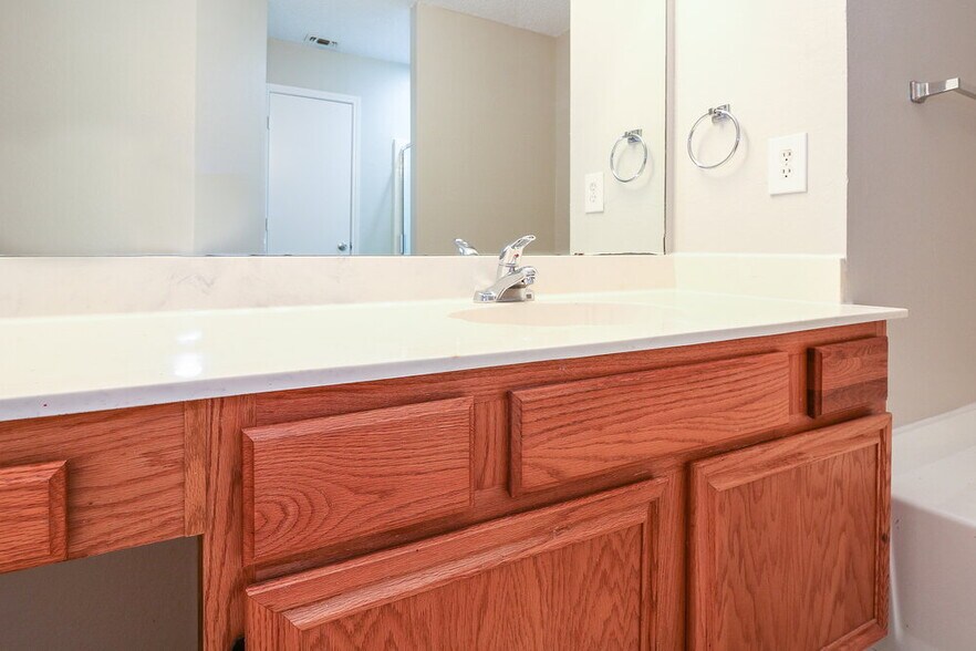 Building Photo - 2824 Bent Brook Dr