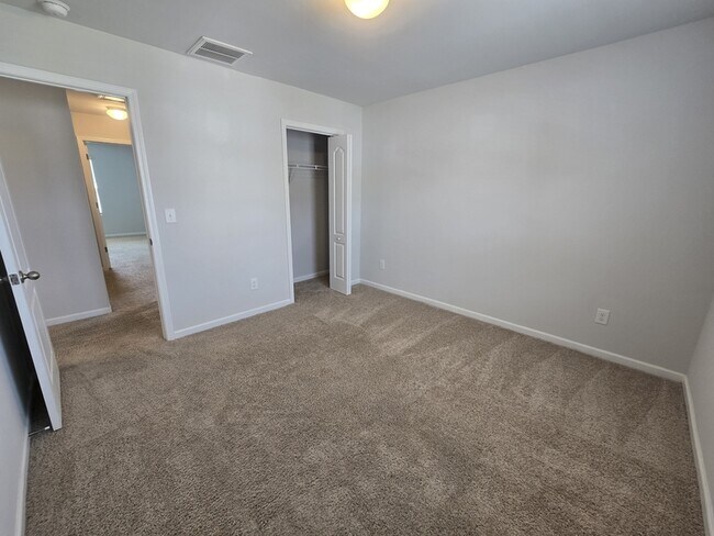 Building Photo - 129 Maple Tree Ln