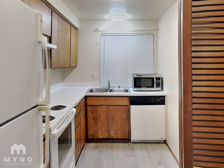 Building Photo - 218 10th St