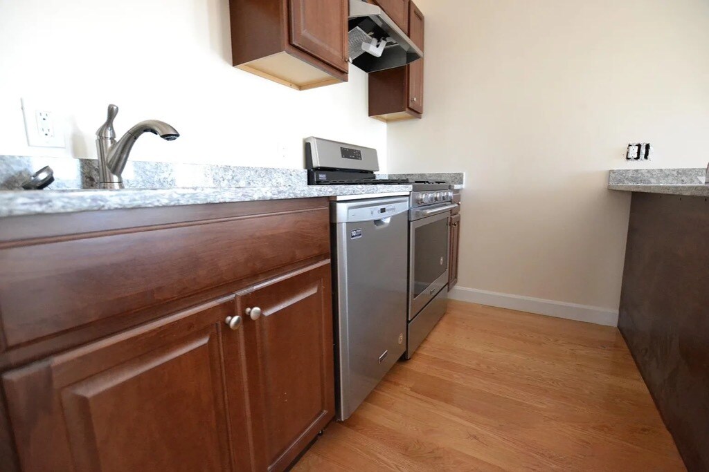 Building Photo - 23 Weitz St