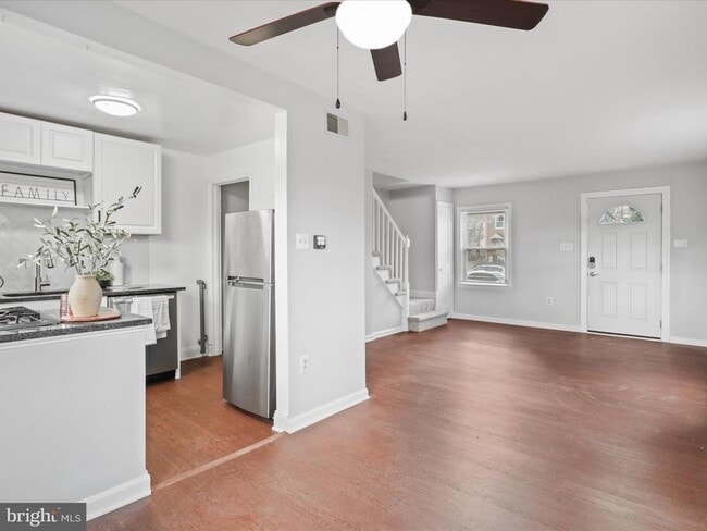 Building Photo - 2236 Arlington Terrace