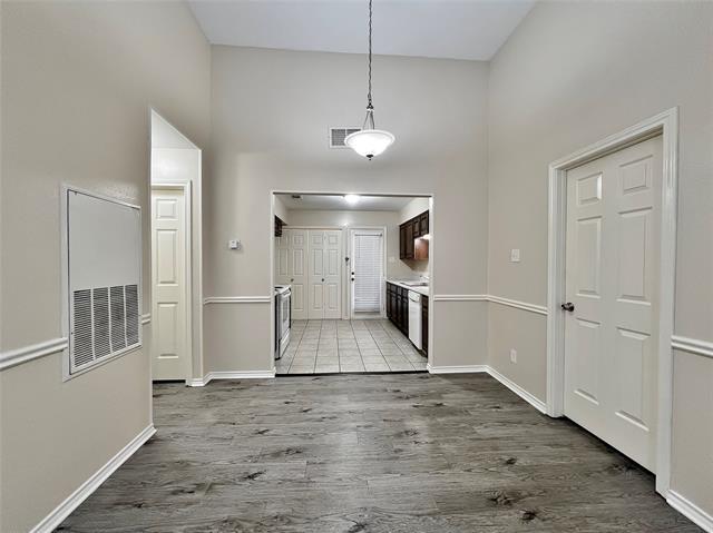 Building Photo - 717 Hillcrest Ct