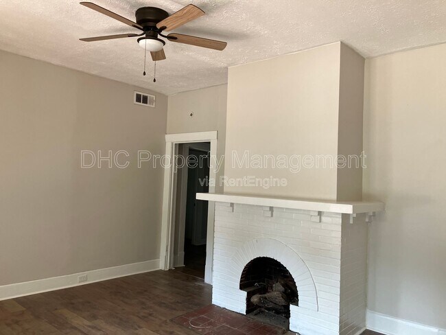 Building Photo - 2207 Bell St