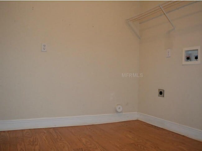 Building Photo - Large House w/Bonus Room, Lawn Care Included