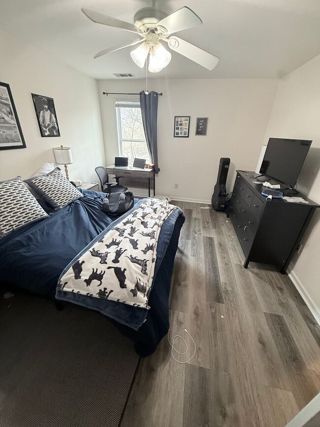 Building Photo - Spacious & Stylish 3BR/3BA Minutes from Downtown Athens