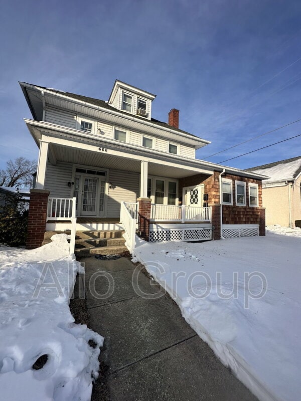 Building Photo - 655 Green St