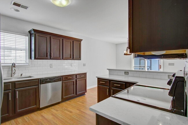 Building Photo - 5328 Tidewater Dr