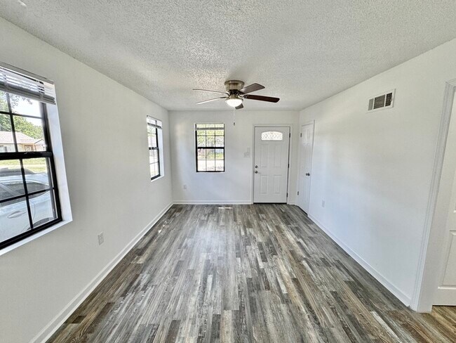 Building Photo - 3922 Pleasant Cove