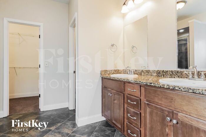 Building Photo - 5179 Meadow Lake Cir