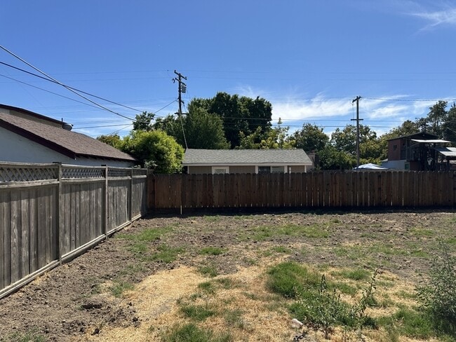Building Photo - Modesto 3 Bedroom 2 Bathroom Home