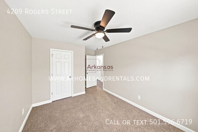 Building Photo - 4209 Rogers St
