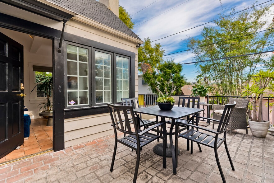 Building Photo - 2427 N Gower St