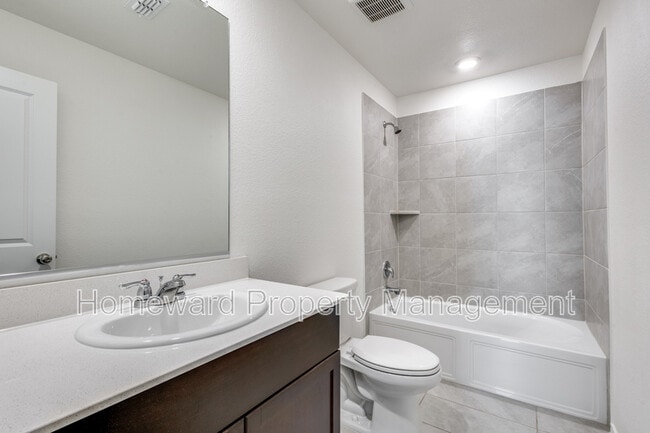 Building Photo - 3612 Kinglet Ct