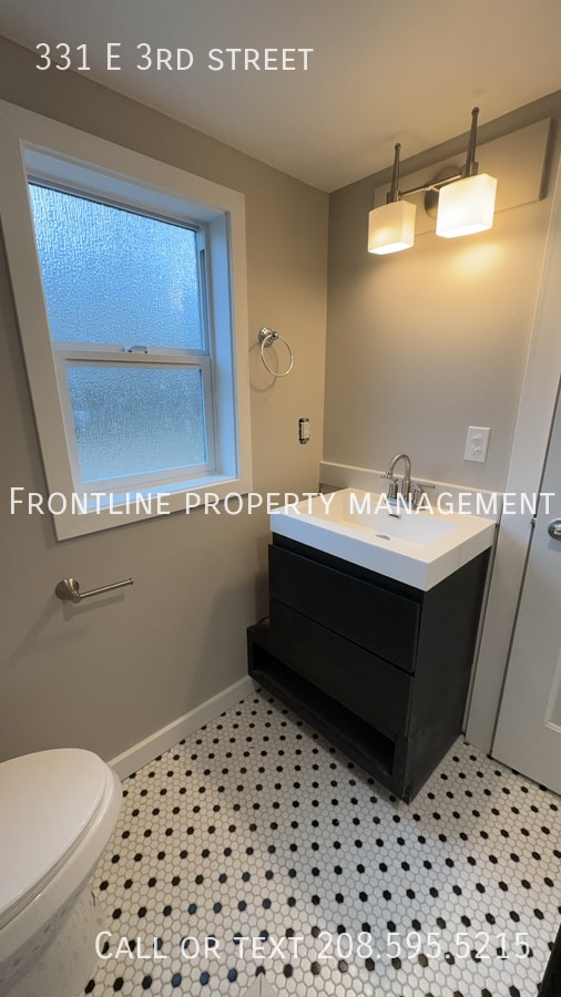 Building Photo - 331 E 3rd St