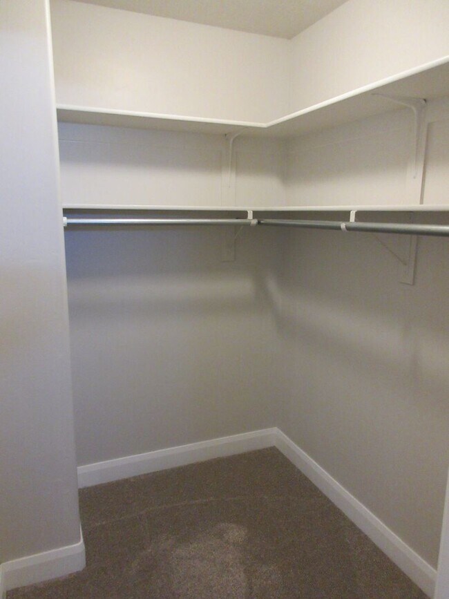 Building Photo - 3 bed 2.5 bath - Newer townhome in the heart of Cedar City