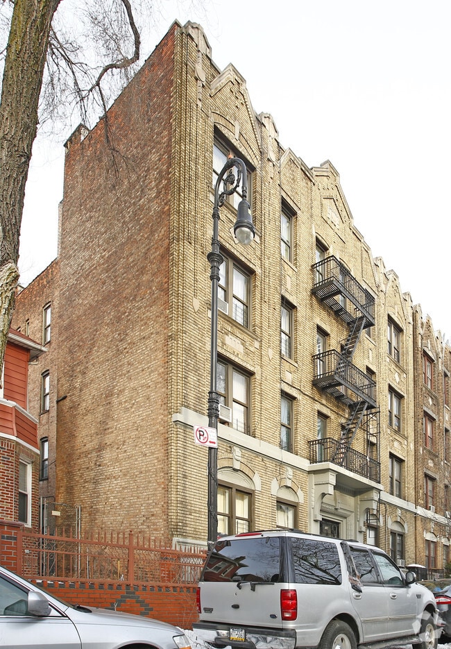 Building Photo - 738 E 21st St