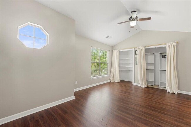 Building Photo - 2525 Walden Lake Dr