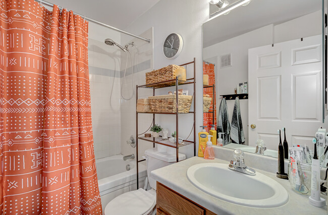 Bathroom attached to master bedroom - 179 Ellers Grv