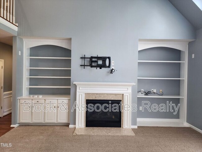 Building Photo - 608 Oxboro Cir