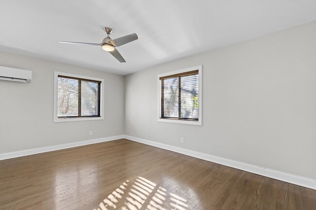 Building Photo - 705 W North St