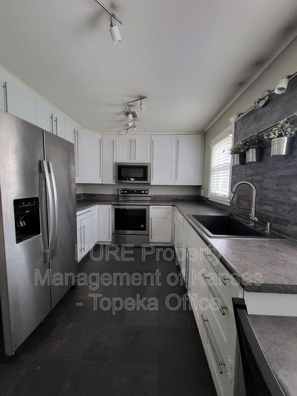 Building Photo - 6300 W 80th Terrace