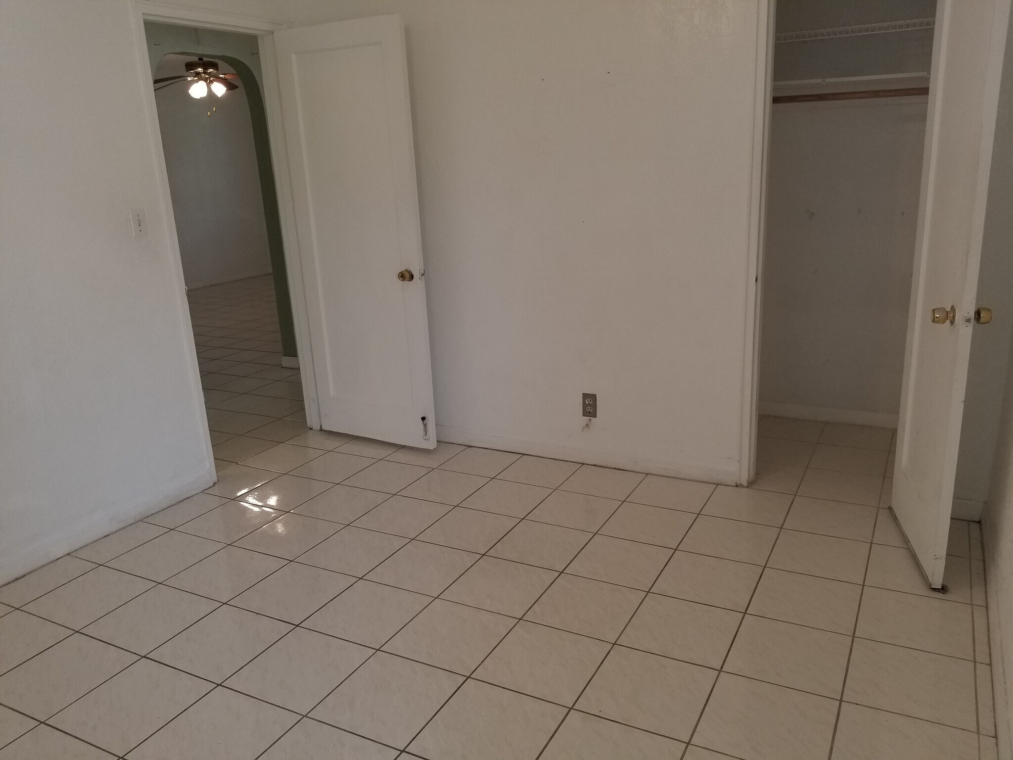 South Room - 2846 Van Buren St