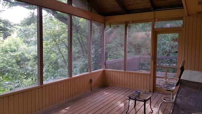 Building Photo - Spacious Four Bedroom House in NE Iowa City Neighborhood