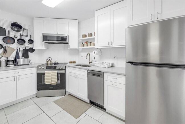 Building Photo - 1515 Pinellas Bayway S