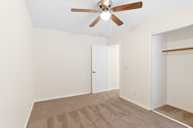 Building Photo - 7268 Vinca Rd
