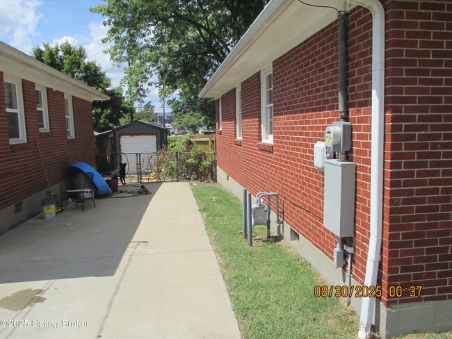 Building Photo - 4210 La Salle Ave