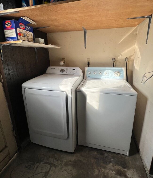 Building Photo - Rare 4 Bedroom pool home available in Cypress