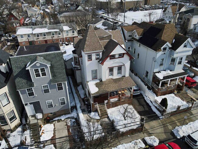 Building Photo - 181-183-183 N 6th St