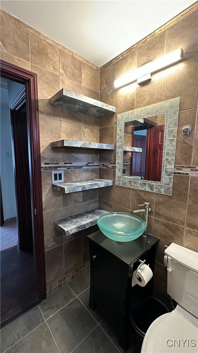 Building Photo - 80 Denton Ave