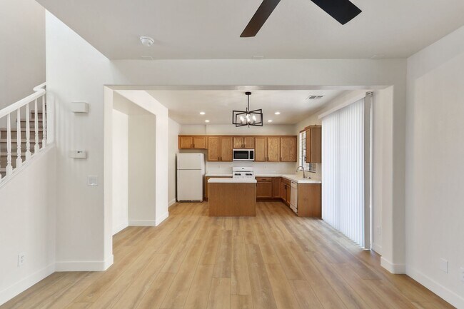 Building Photo - 5870 Lustrous Ct