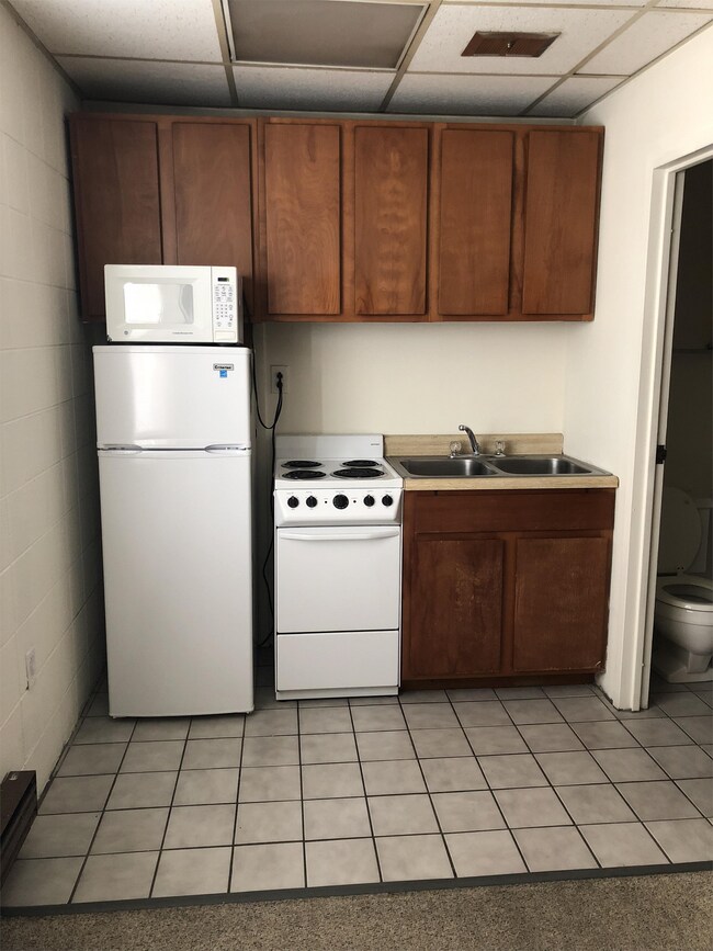 Building Photo - 108 W Green St