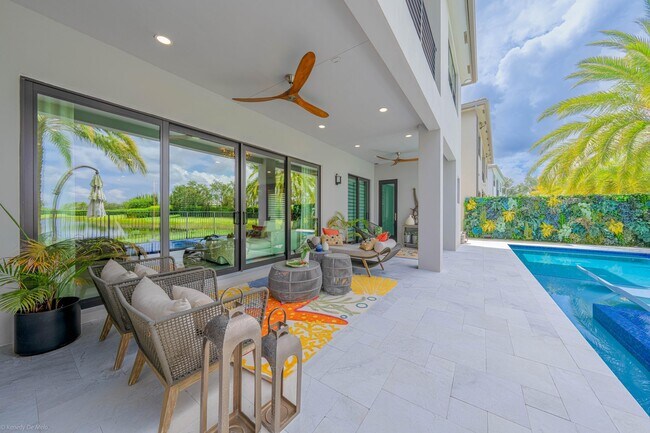 Building Photo - 17119 Aquavera Way