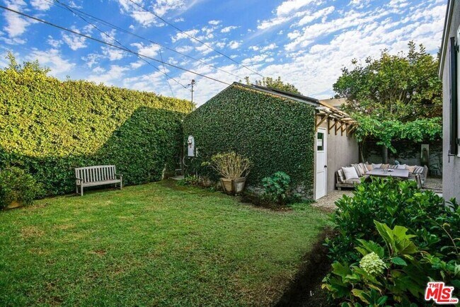 Building Photo - 1972 Stearns Dr