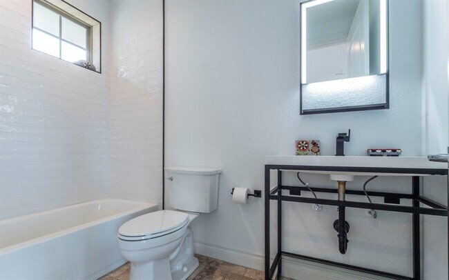 Building Photo - 163 Honey Locust Ct