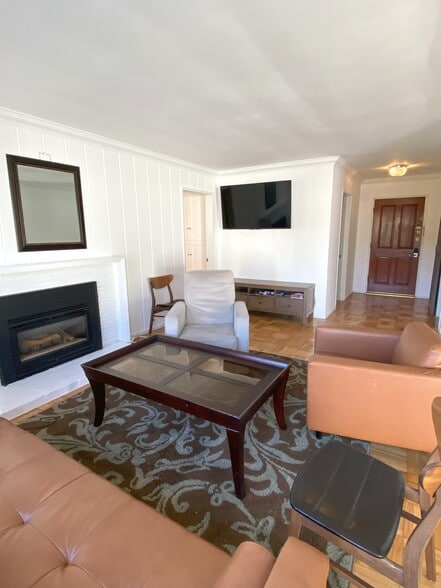 living room - 2906 Overland Ave