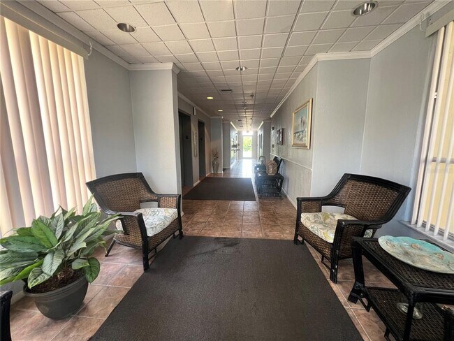 Building Photo - 9000 Commodore Dr