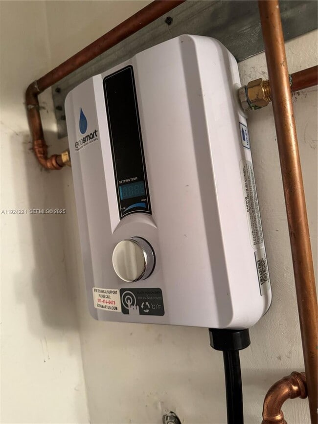 Building Photo - 1824 Brickell Ave