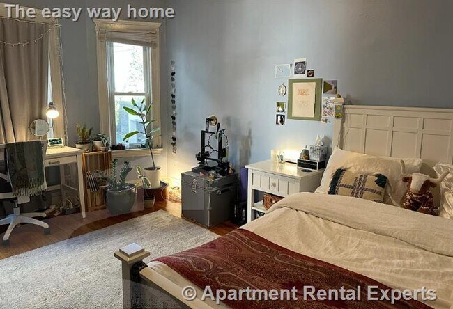 Building Photo - 183 College Ave