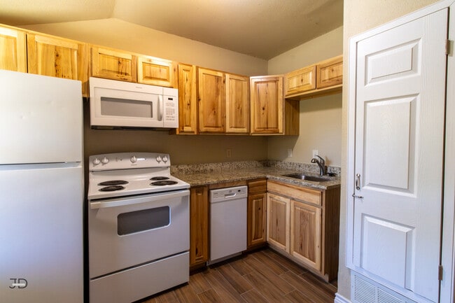 Building Photo - 1704 Fairfax Ave