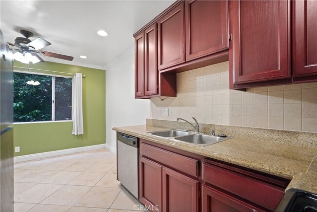 Building Photo - 5217 Satsuma Ave