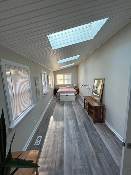 Building Photo - 952 Magothy Ave