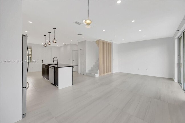 Building Photo - 964 NE 41st Pl