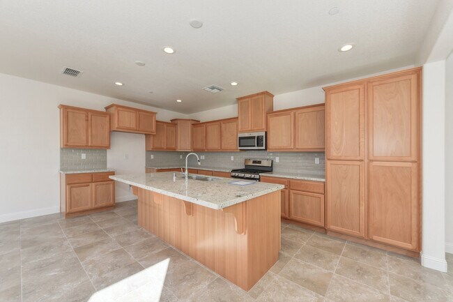 Building Photo - Spacious 4 Bedroom Home with Downstairs Bedroom and Upstairs Loft in Whitney Ranch Rocklin