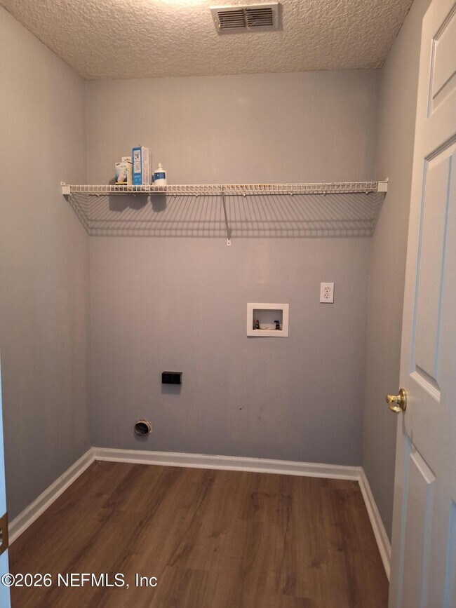 Building Photo - 513 White Jasmine Way