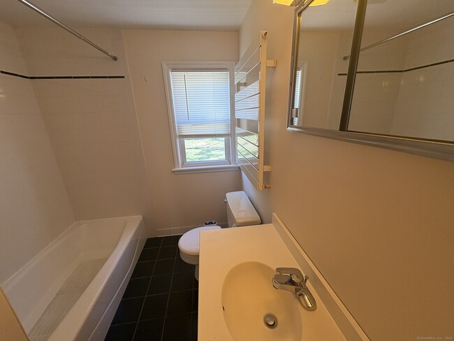 Building Photo - 17 McKinnel Ct